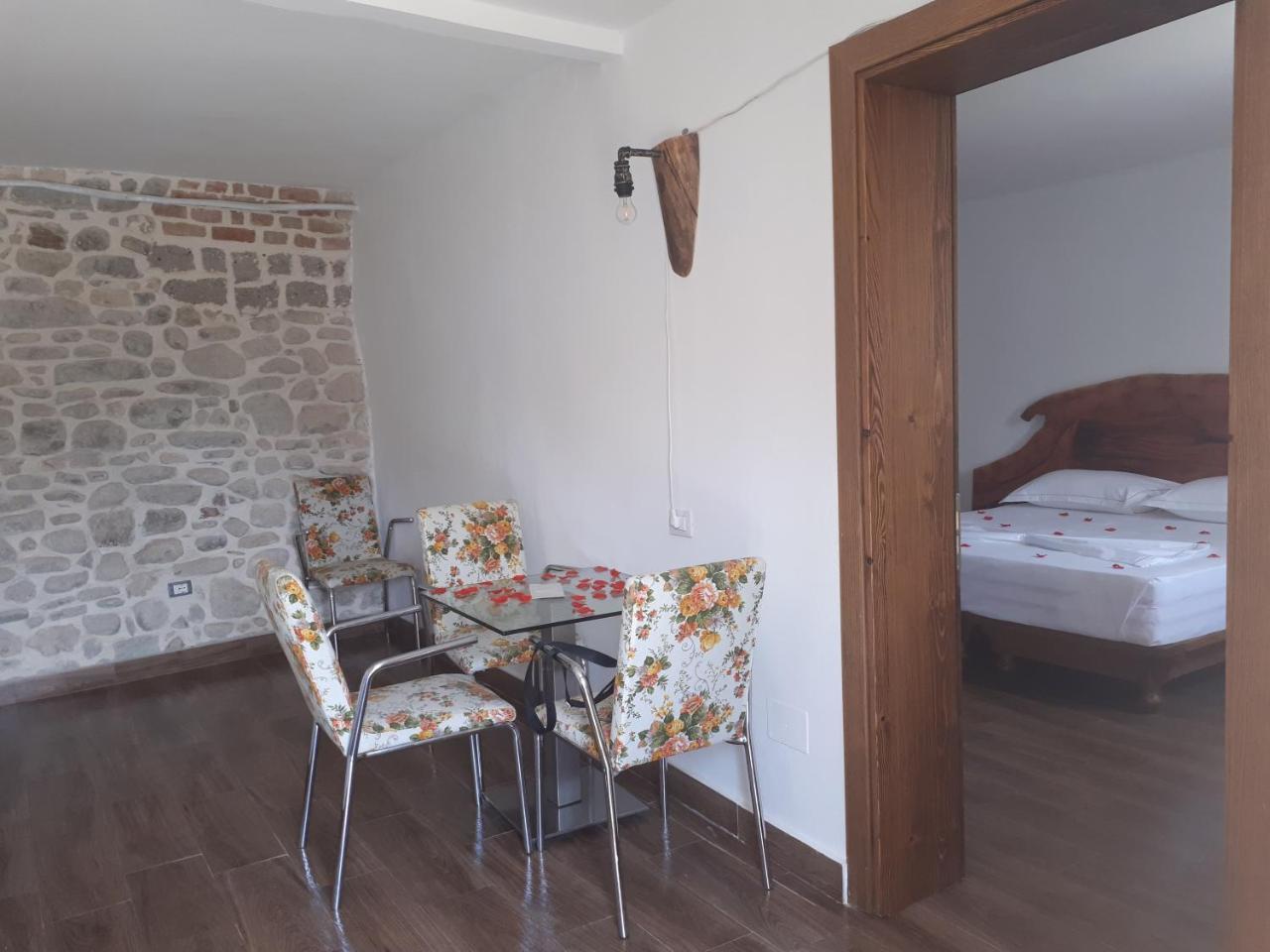 Hotel Omer 베라트 외부 사진